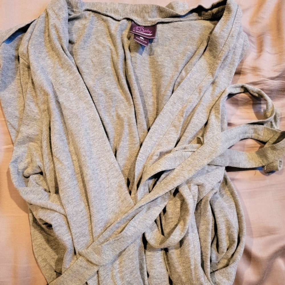XL motherhood maternity nursing robe.